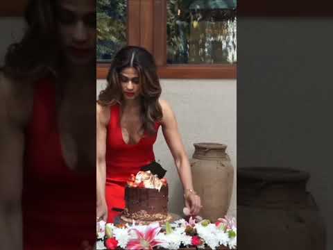 Shamita Shetty cuts her 🍰✨😍#birthday cake with the media #happybirthday