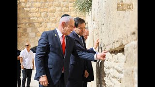 Rubio and Netanyahu at the Western Wall (חדשות ערוץ 7) - התמונה מוצגת ישירות מתוך אתר האינטרנט יוטיוב. זכויות היוצרים בתמונה שייכות ליוצרה. קישור קרדיט למקור התוכן נמצא בתוך דף הסרטון