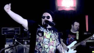 Racer Axe - Into the night -pays tribute to Racer X and Paul Gilbert