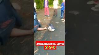 Download lagu kecelakaan tersantui 🤣 #shorts #randomparatolol #tolol mp3