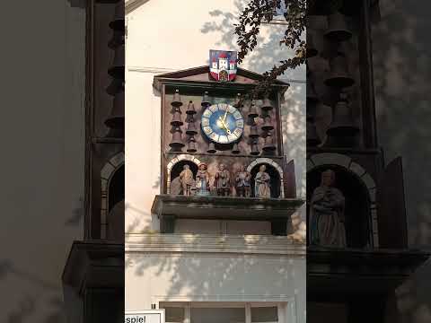 Ein Ausflug nach Jever dort wo das Glockenspiel zu regelmässigen Zeite präsentiert wird