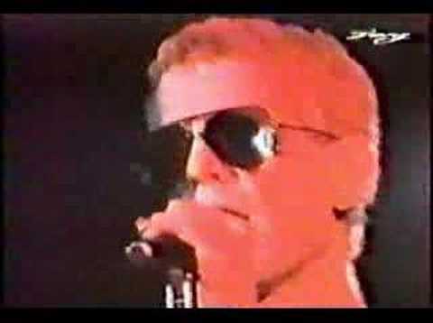 2) Lou Reed - I'm Waiting for the Man - live in Paris, 1974