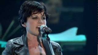 Dolores O&#39;Riordan &amp; Sinfonia Varsovia - Zombie (orch. &amp; cond. Adam Sztaba)