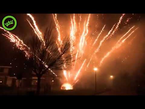 Vuurwerkshow in de straat 2017