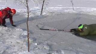 preview picture of video 'Záchrana na ledu - ukázky z výcviku Hasičů Hořovice'