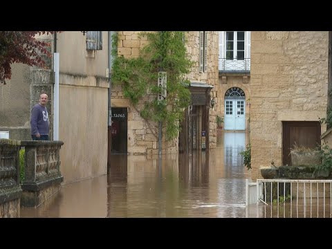 Crues: en Dordogne, l'eau monte à Montignac-Lascaux | AFP Images