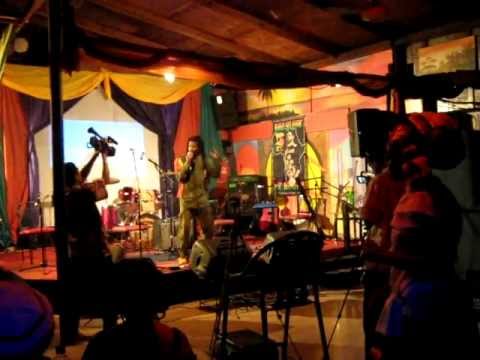 Daweh Congo performing 