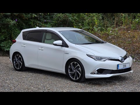 2016 Toyota Auris Hybrid - Image 2