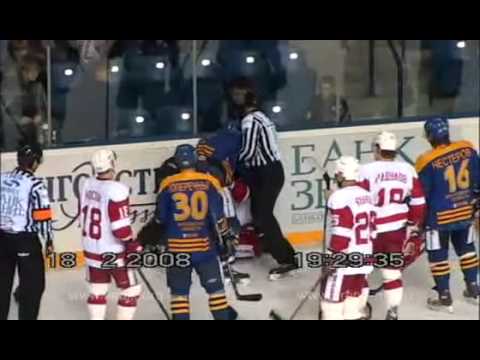 Hockeyfighters.cz  Khimik vs Vityaz Darcy Verot Fights Feb 18, 2008.wmv