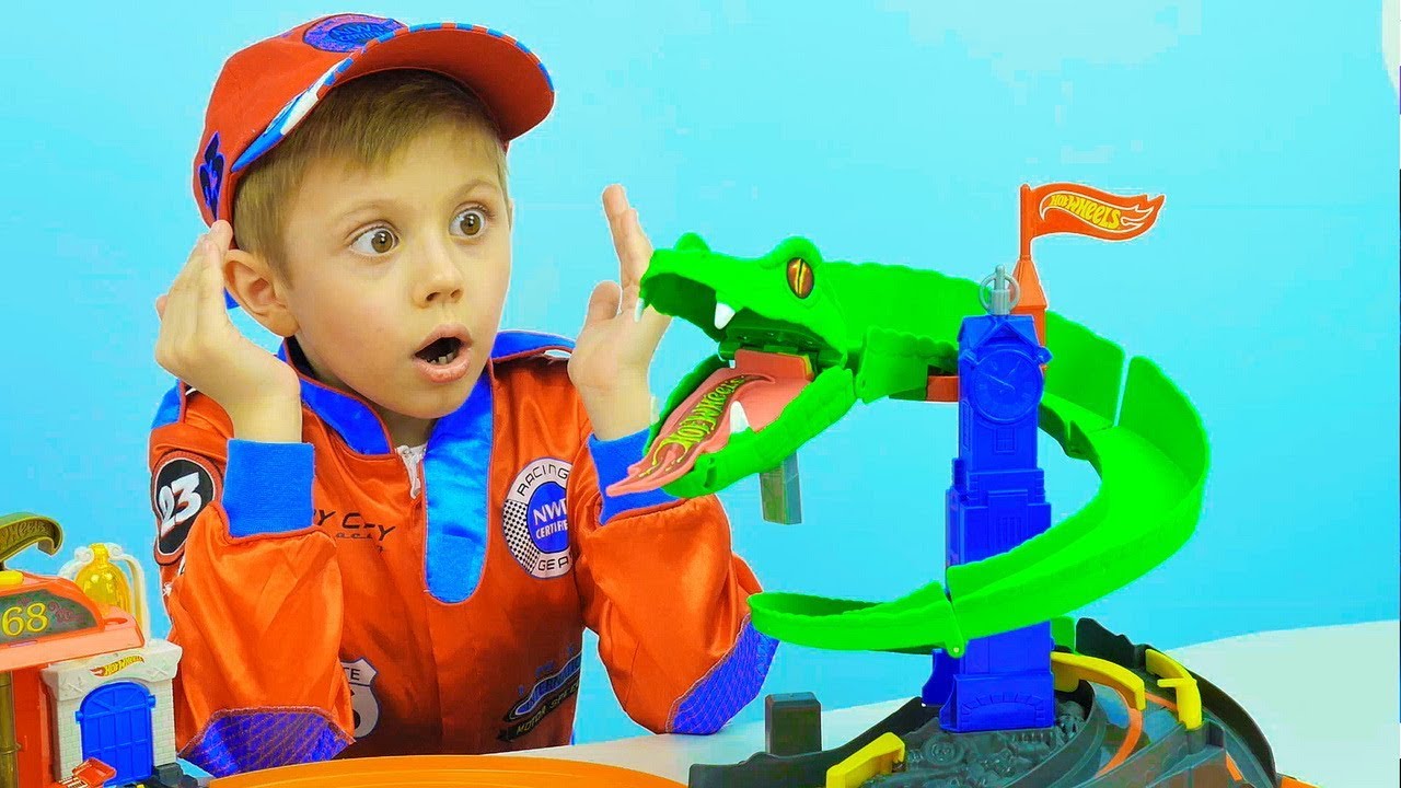 Mattel Hot Wheels Сити Игровой набор Бросок Кобры FNB20