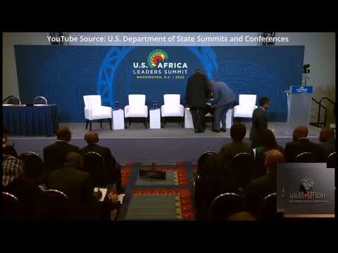 Le président camerounais Paul Biya trébuche lors du sommet américano-africain || passe du gaz et ...