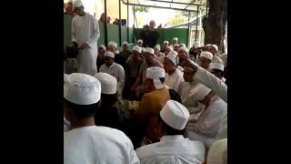 Download lagu Habib Umar ziaroh di makom habib munzir mp3