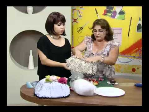 Mulher.com 15/12/2011 - Cobre bolo com fuxico em feltros 2/2