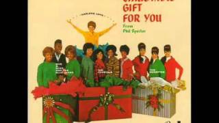 The Ronettes - I Saw Mommy Kissing Santa Claus.flv