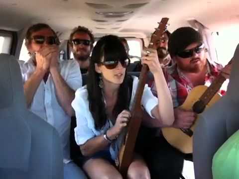 Stealers Wheel - Stuck in the Middle - Cover by Nicki Bluhm and The Gramblers - Van Session 22