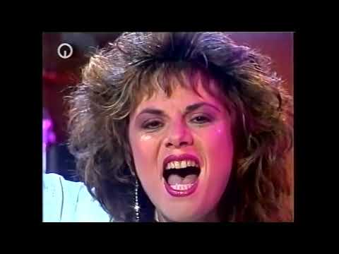 Lisa Nemzo - Walking On Ice (1986 live HD)
