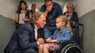 MEISJE IN ROLSTOEL VRAAGT ANDRÉ RIEU OVER GOD… ZIJN ANTWOORD DOET IEDEREEN STIL WORDEN