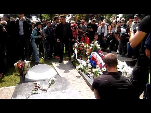Velimir Bata Živojinović će biti sahranjen pored Gage Nikolića