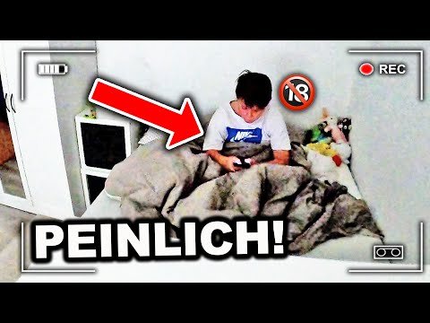 What does @Ash5ive do when he's ALONE in the room?? 😧