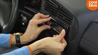 Hoe installeer je een 1-DIN autoradio ?