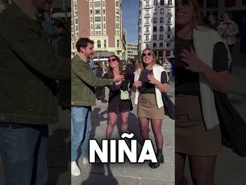 It's 6 a.m.... The song "Zoilo" and Aitana Mpn Amour continues. Singing in the street.