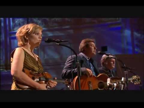 Vince Gill, Alison Krauss, Ricky Skaggs – Go Rest High On That Mountain (Live)