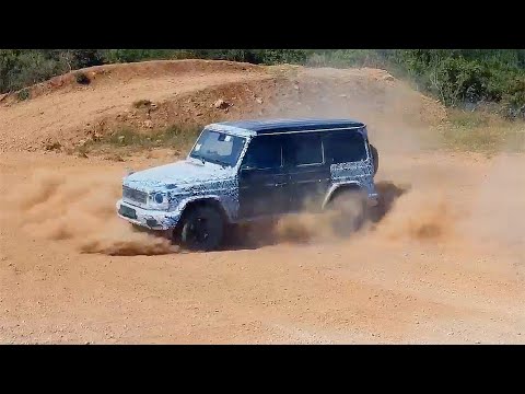 Mercedes EQG does a G-Turn (Tank Turn)