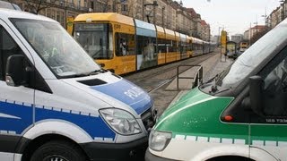 preview picture of video 'Polizei regelt Verkehr // Dienstablösung in Kreuzungsmitte'