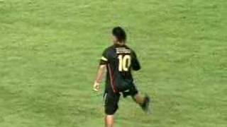 preview picture of video 'Ronaldinho Gaúcho (SHOW IS BACK) vs. Lionel Messi'