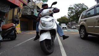 【車禍影片】阿伯差點摔個狗吃屎（2025.04.08 台中市北屯區大鵬路