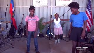 OAEH GIRLS DANCE  (YODI YODI)