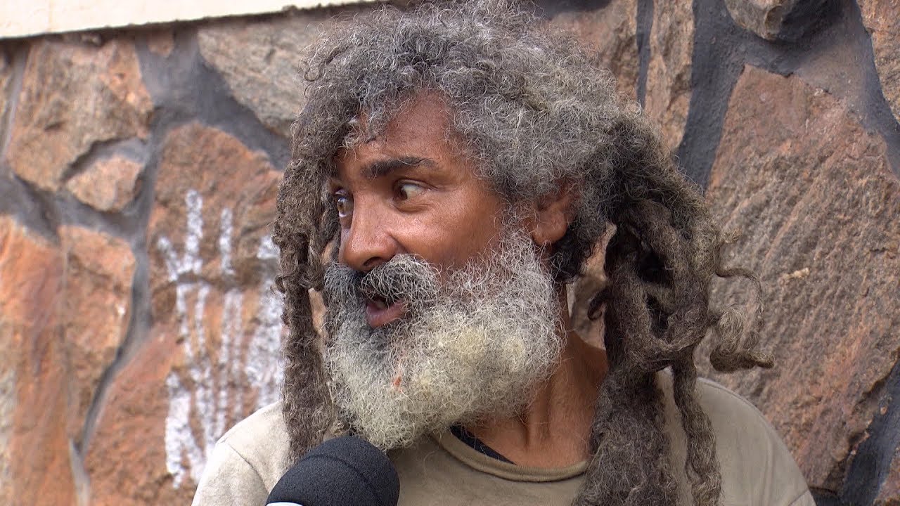 Saiba quem é o andarilho que almoçou em um restaurante sofisticado