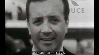 Aeroporto di Ciampino: scendono dall'aeroplano Domenico Modugno e Vic Damone. Churchill ..