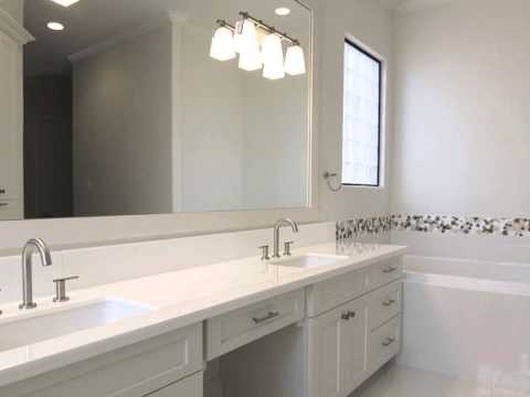 818 W 42nd St