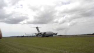 preview picture of video 'C17 Display at Whenuapai Airshow 2009'