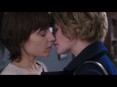 Antje Traue and Rebecca Ferguson lesbian kiss (Despite the falling snow)