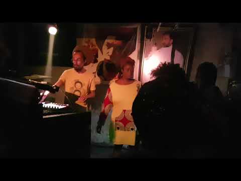 Kibir La Amlak ft. Dawta's of Aya - Corner 25