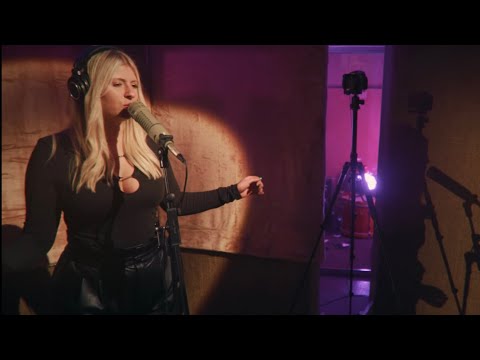 Jess Hayes - ‘Hung Up On Your Love’ (Original) Live at Temple Music Studio