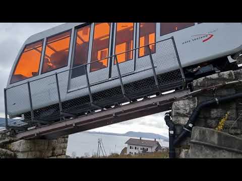 Vinifuni fährt über die Brücke