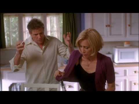 Lynette Is Cleaning Fingerprints Off A Gun - Desperate Housewives 5x10 Scene
