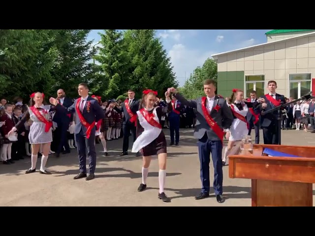 Выпускники 11 класса гимназии Наби Даули