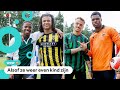 Voetballers van Oranje trainen in shirt van hun jeugdclub