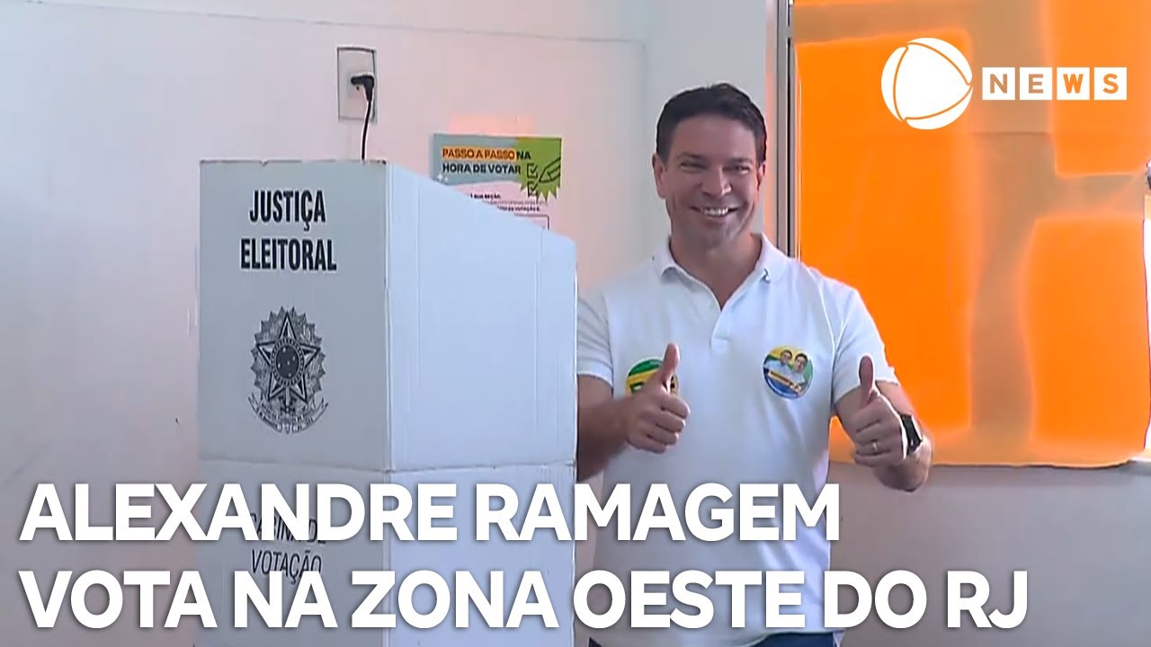 Alexandre Ramagem vota na zona oeste do Rio de Janeiro