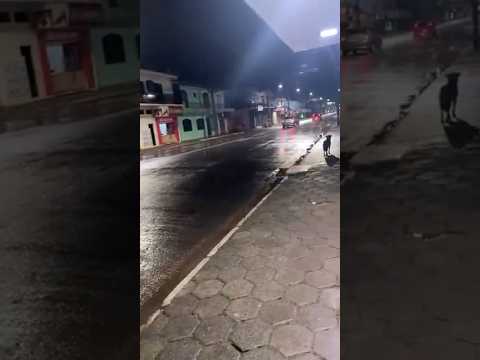 Enchente na minha cidade de Cruz Machado/PR, graças a Deus que nos livrou do prejuízo.