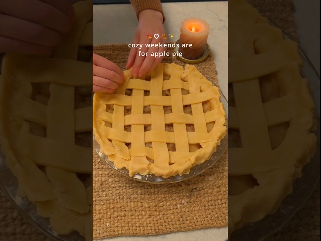 Vídeo relacionado con How To Bake The Perfect Apple Pie: A Sweet Small Town Romance Set During the 4th of July Holidays (Home For The Holidays Book 3) (English Edition)