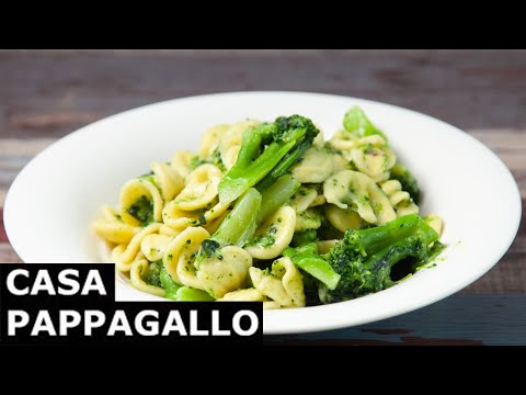A INEXPENSIVE and EASY recipe with a RUSTIC feeling: Pasta with broccoli.