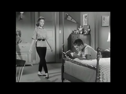 Jeff Teaches Mary How To Walk Like A Model | The Donna Reed Show