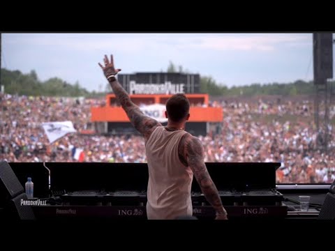 Blasterjaxx x Naeleck - ID (Oh Fortuna) [LIVE AT PAROOKAVILLE 2025]
