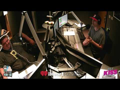 Pittsburgh Pirates celebrate with Que Vivan Lo Tiger song