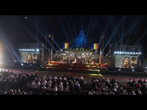 Paula Seling - Nu plange maica Romanie [Live]